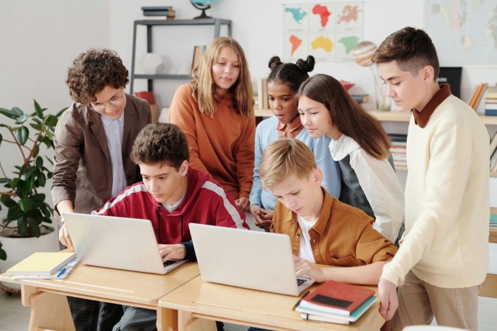 História da educação na atualidade